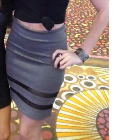 Gray and black mesh skirt - Picture 2 of 2